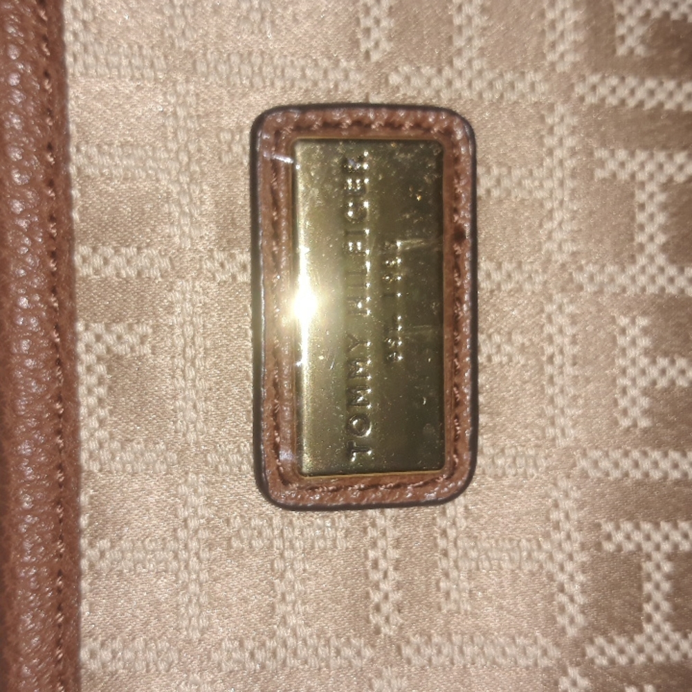 Tommy Hilfiger Crossbody Purse - Picture 3 of 8